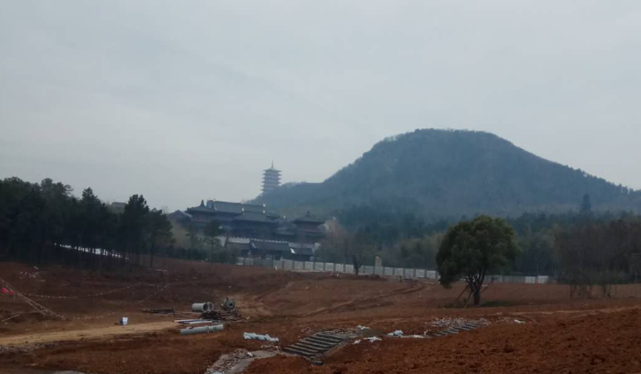 假山摩崖石刻現(xiàn)場圖 假山摩崖石刻現(xiàn)場圖